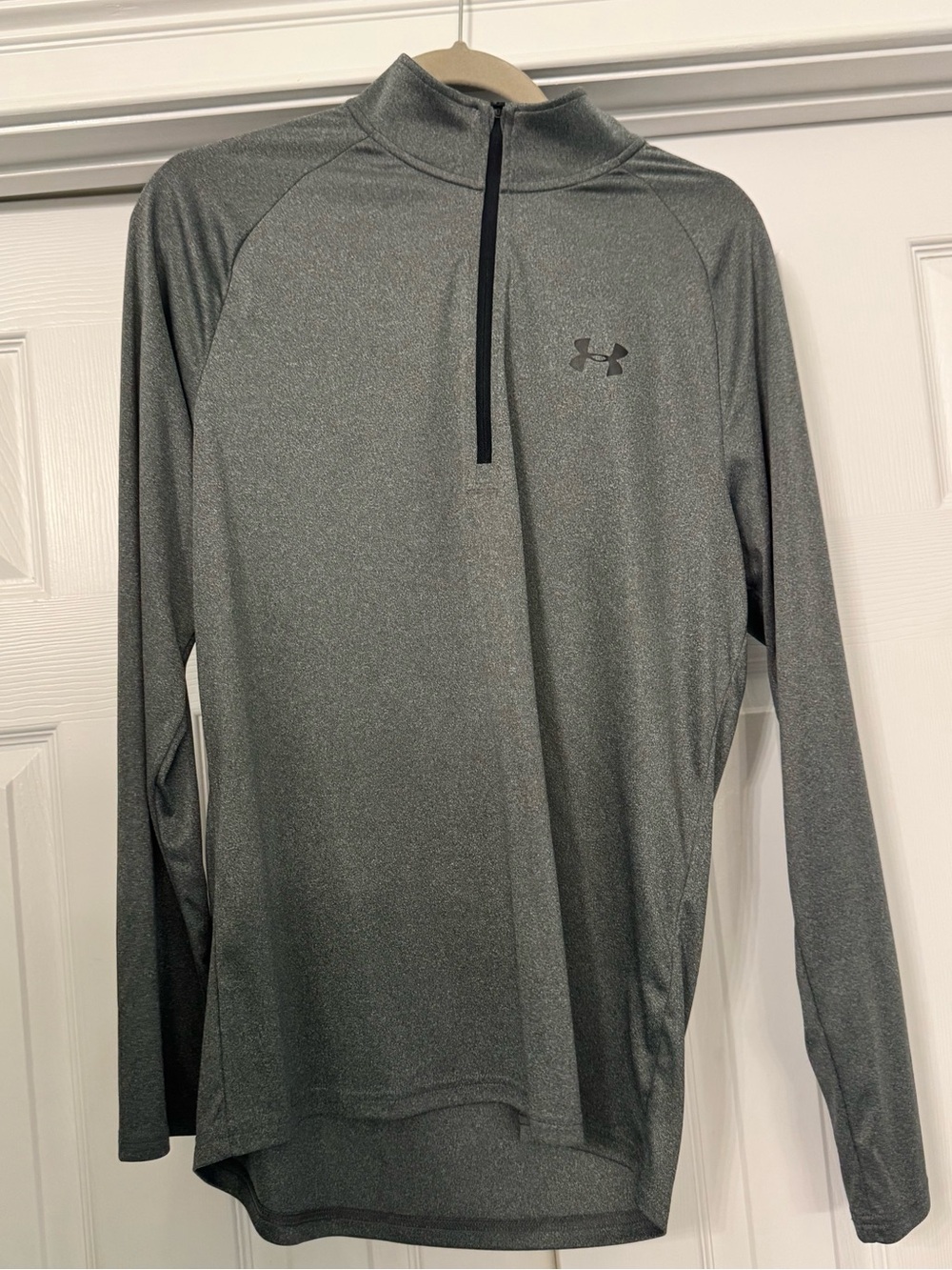 Under Armour Men’s Dark Gray 1/4 Zip Performance pullover large
